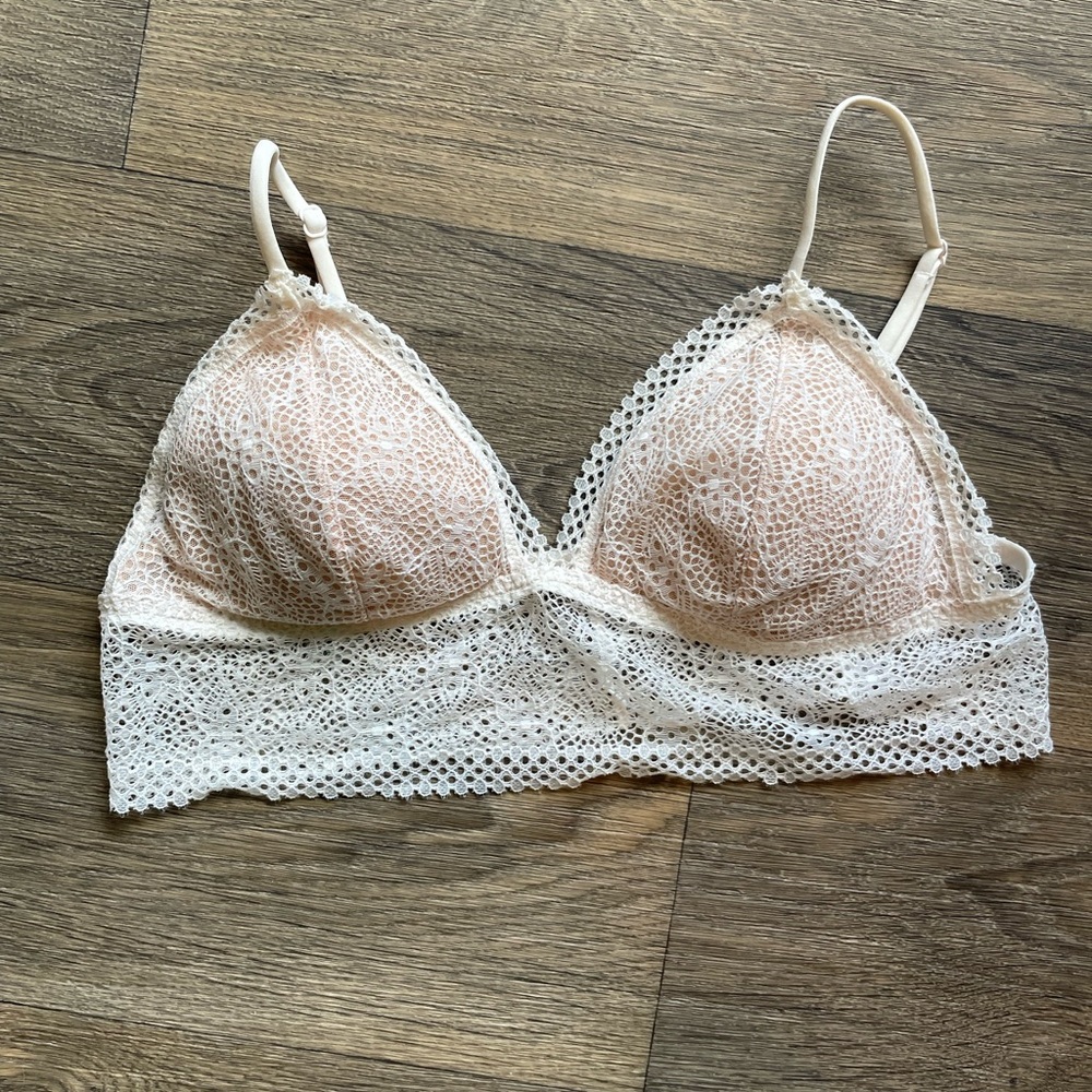 Victoria’s Secret- Lacy Bralette- Size Large